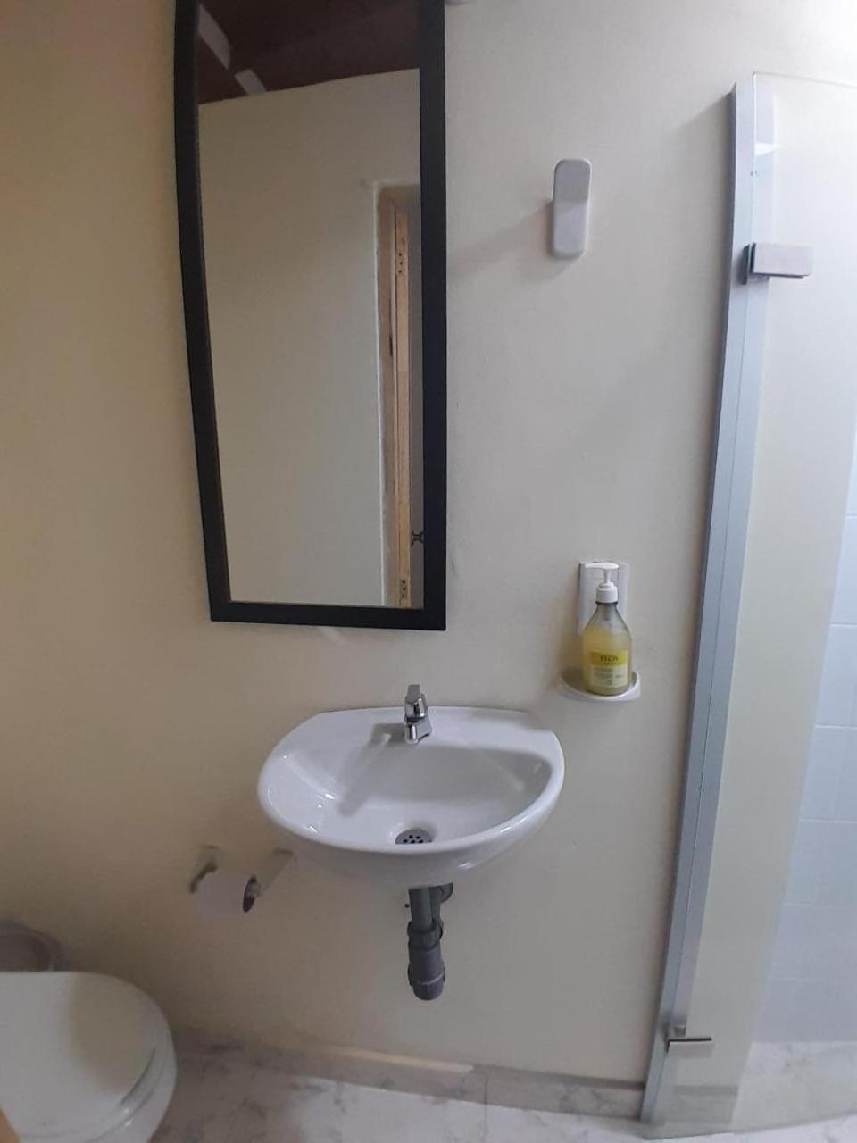 Manila Private #3 In Shared Apartamento Medellín